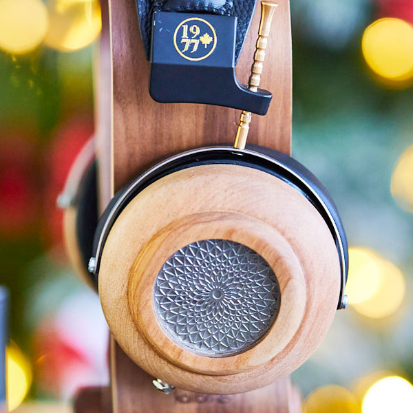 Barista open-back headphone, sweet cherry wood Close up to cup of Barista a open-back headphone, made in sweet cherry wood, from the 1977 Audio Artisanal brand
